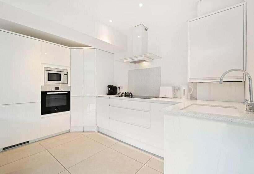 The Wimbledon Hideaway   Glamorous 3bdr House With Garden