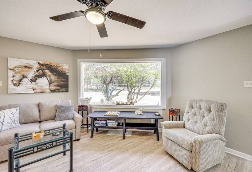 Bandera Carriage House W/ Medina River Access!
