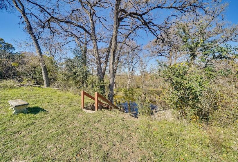 Bandera Carriage House W/ Medina River Access!