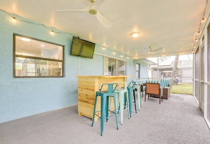 Beachy Port St Lucie Home W/ Hot Tub & Fire Pit!