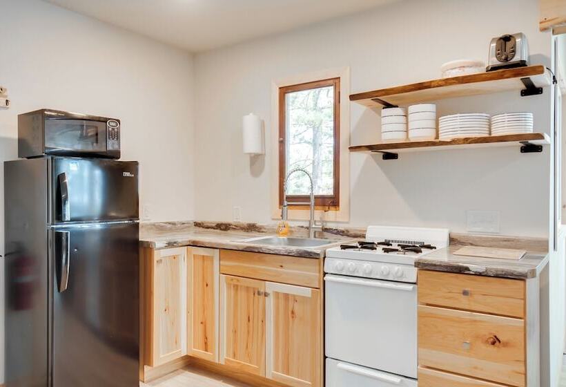 Bearskin Lake Cabin: Fish, Boat & Relax!