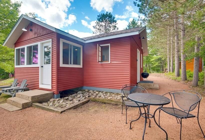 Bearskin Lake Cabin: Fish, Boat & Relax!