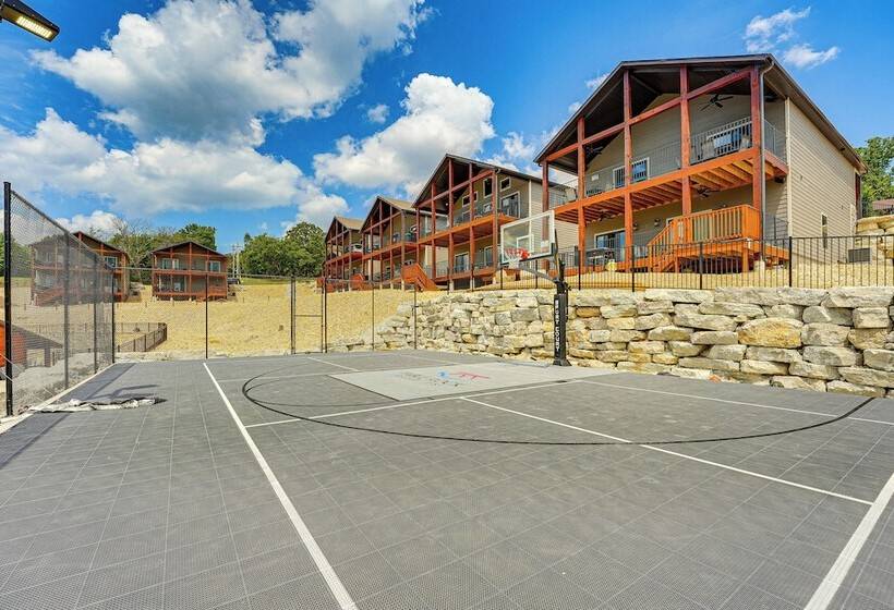 Branson Cabin W/ Pool Access & Private Boat Slip!