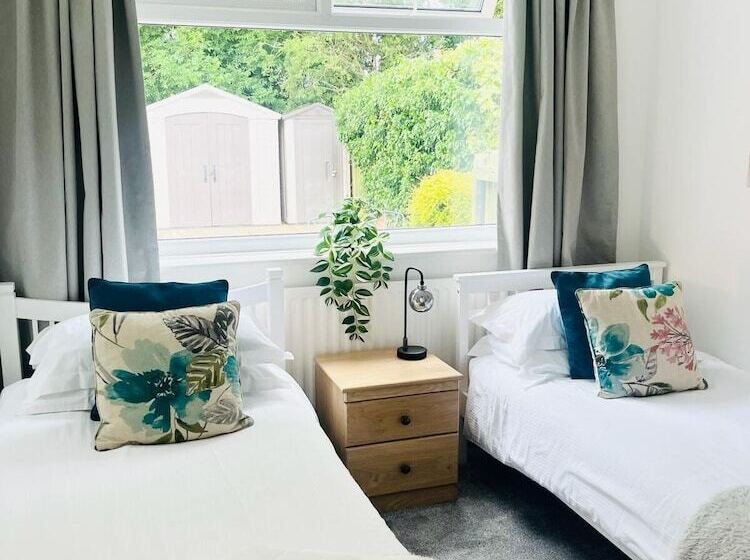 Bungalow Stay In Morpeth Close To Transport Links