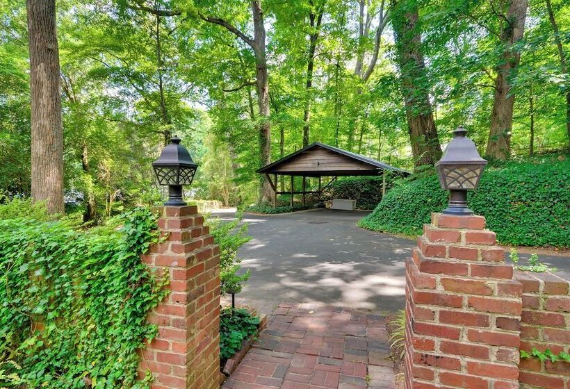 Charming Cottage   Near Wake Forest!