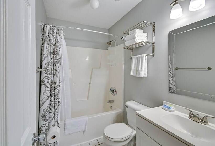 Convenient Hope Mills Home ~ 6 Mi To Fayetteville!