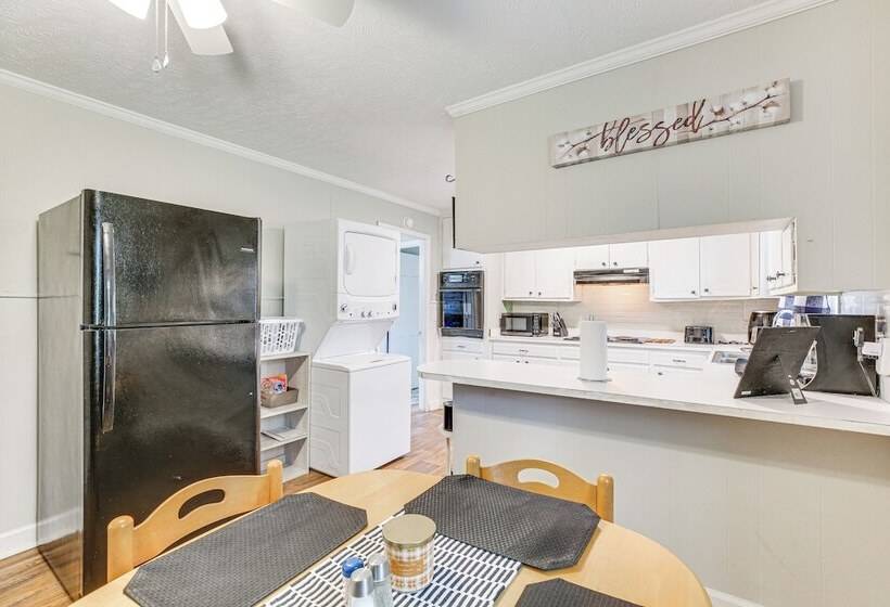 Cozy Mullins Retreat W/ Backyard & Covered Porch!
