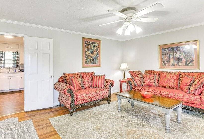 Cozy Mullins Retreat W/ Backyard & Covered Porch!