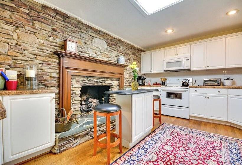 Cozy, Peaceful Cottage   Near Wake Forest!