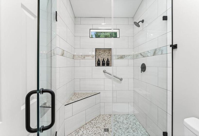 Fireside Fun By Avantstay Sleeps 18 Waterfront + Pool