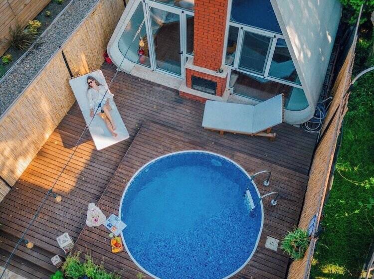 هتل Natho Lakeside