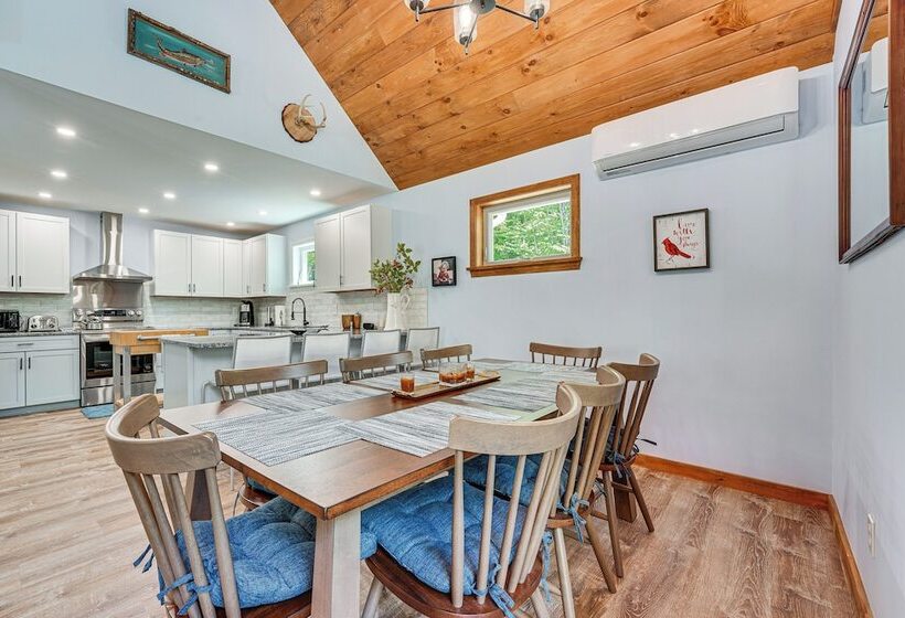 Near Hiking Trails & Ski Resorts: Killington Home!