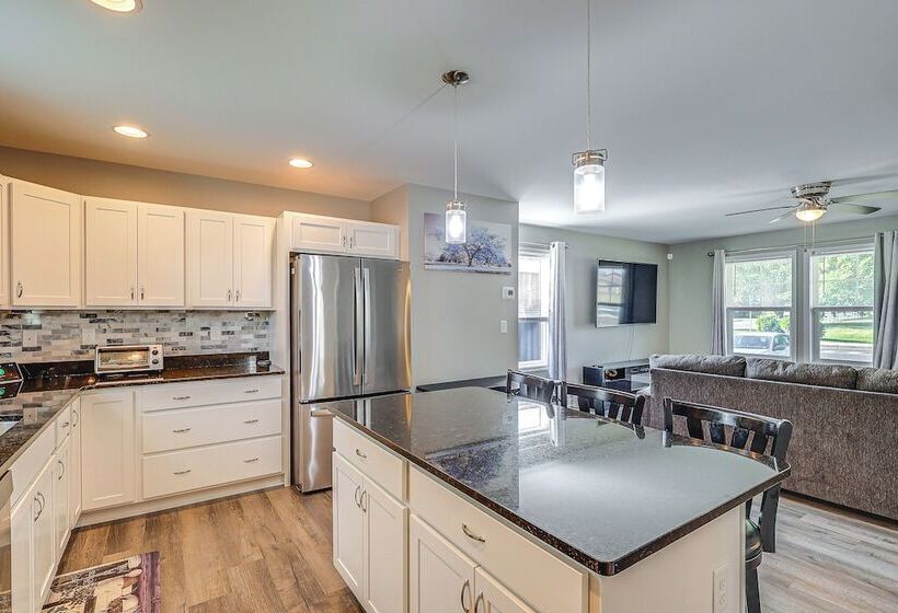 Milford Home W/ Private Pool: 12 Mi To Beaches!