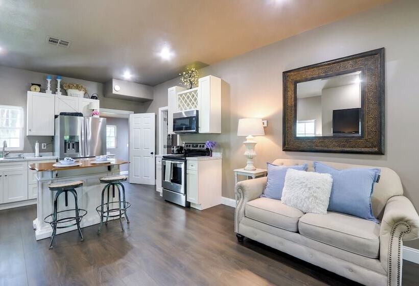 Modern Farmhouse In Belle Plaine W/ Covered Porch!