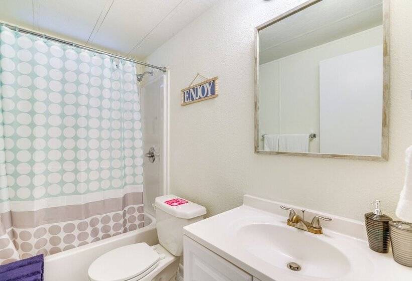 New Port Richey Family Home 2 Mi To Downtown!