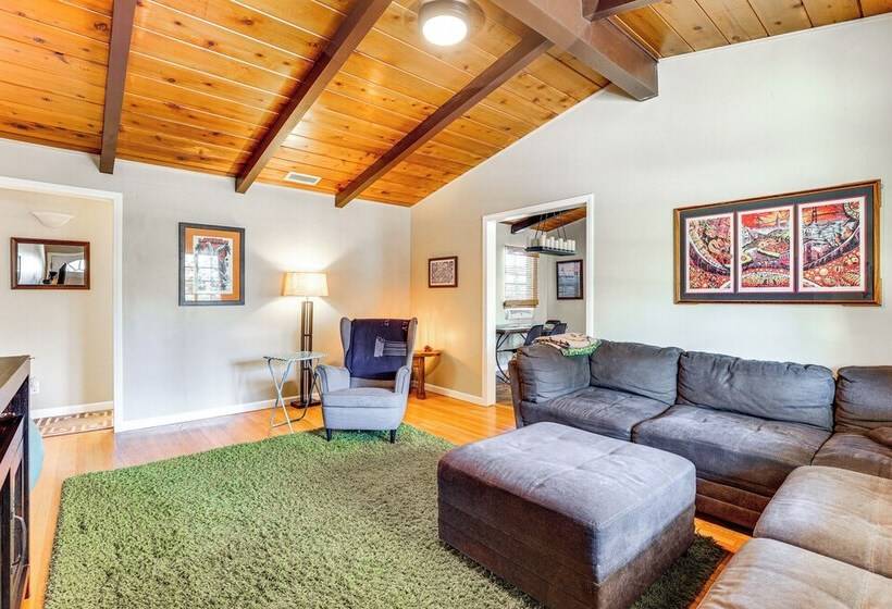 Peaceful Vista House W/ Gas Grill: 1 Mi To Dtwn!