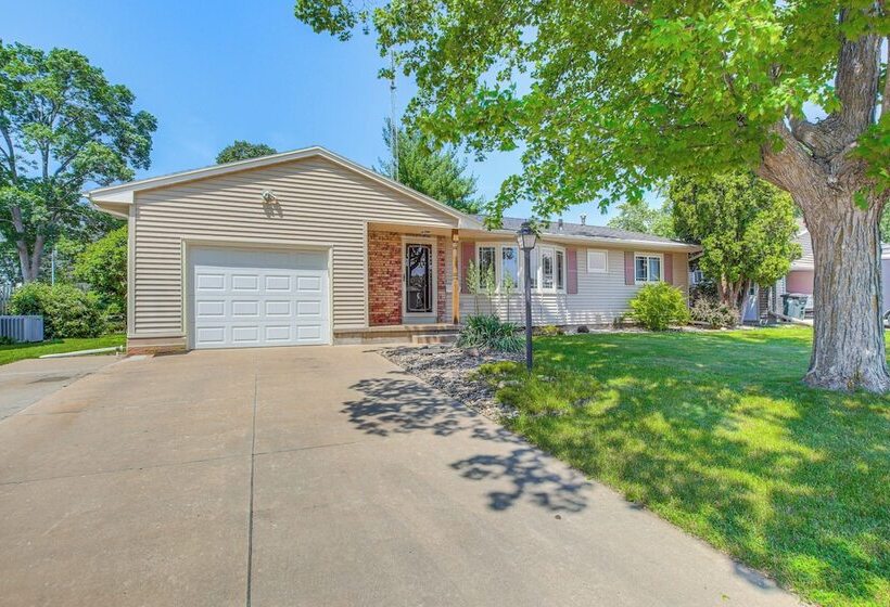 Walk To Park: Waterloo Home W/ Furnished Deck