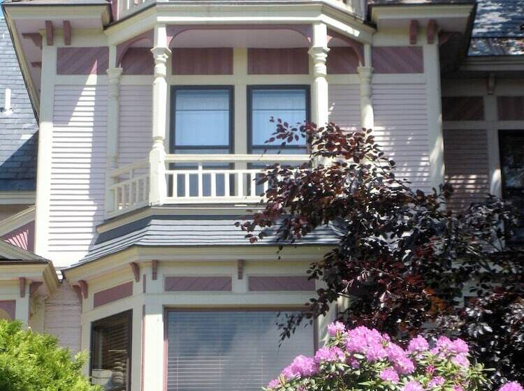 پانسیون 254 South Union Street Guest House