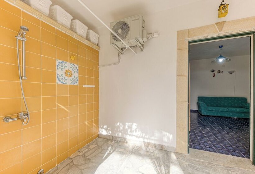 پانسیون Room In Guest Room Studio Apartment Mono Glicine With Private Garden