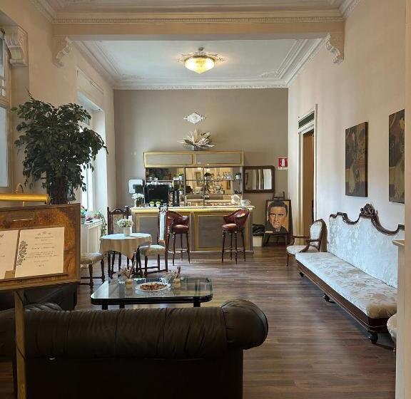 پانسیون Room In Guest Room   Viareggio Old Style Sea View