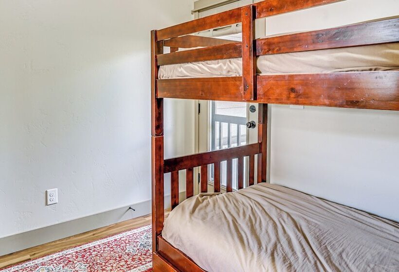 Charming Donnelly Home   1 Mi To Lake Cascade!