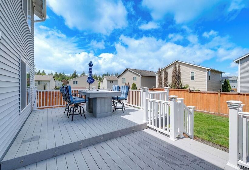 Family Friendly Port Orchard Holiday Retreat!