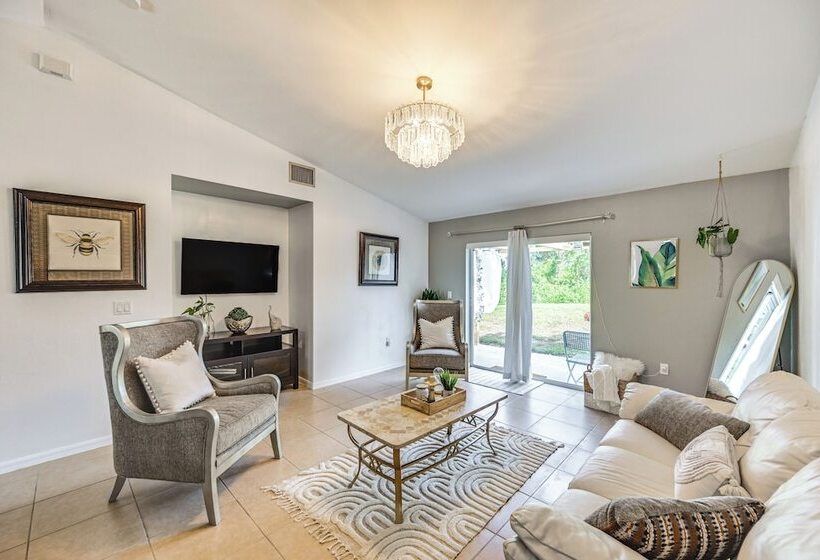 Lehigh Acres Getaway Near Parks & Golfing!