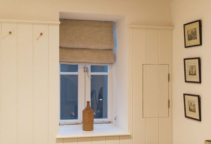 اقامتگاه Rockpool Cottage 5 Buckingham Mews Coastal Retreat