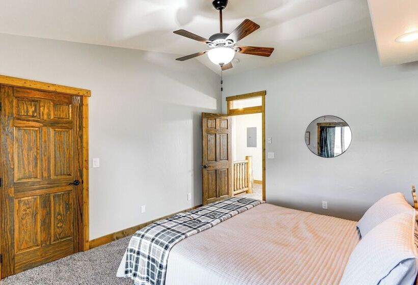 Spacious Afton Home: Patio, Grill & Mountain Views