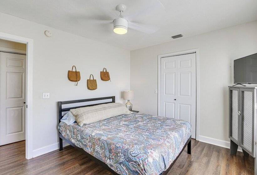 The Octagon House    Oceanfront Carrabelle Oasis