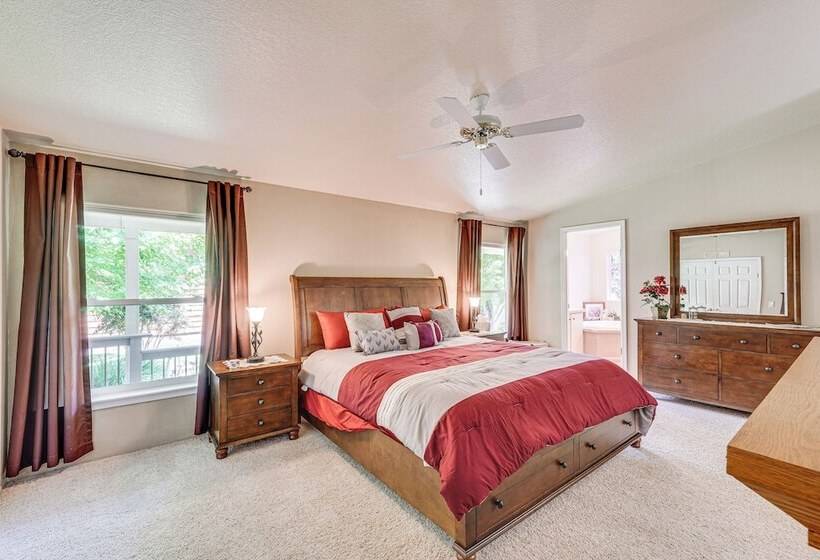 Waterfront Shady Cove Home W/ Fishing Deck!