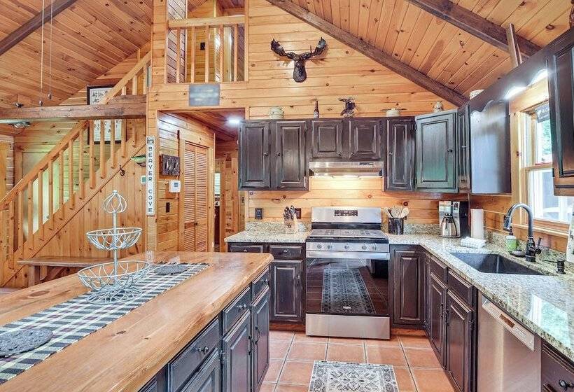 Woodsy Beaver Cove Cabin W/ Deck & Fire Pit!