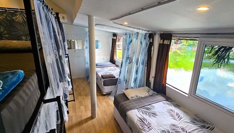 Hideout Hostel