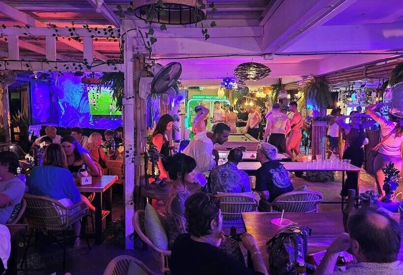 Hideout Hostel
