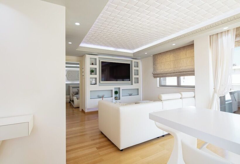 هتل Demani President Suites