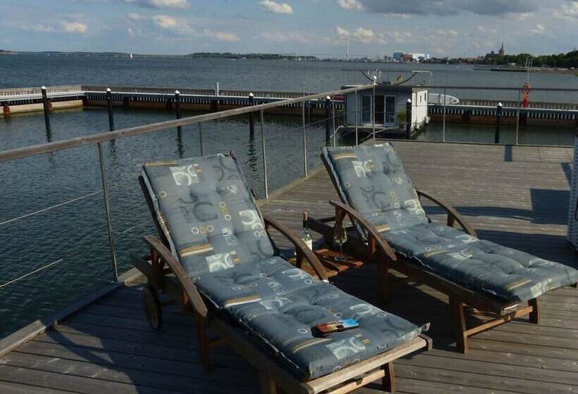هتل Houseboat Harmony