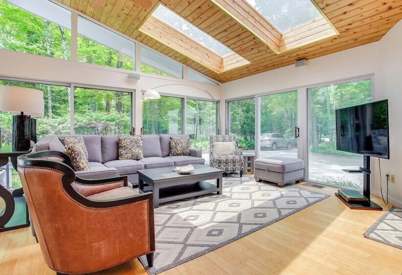 Modern Waterfront Home   1 Mi To Cave Point Park!