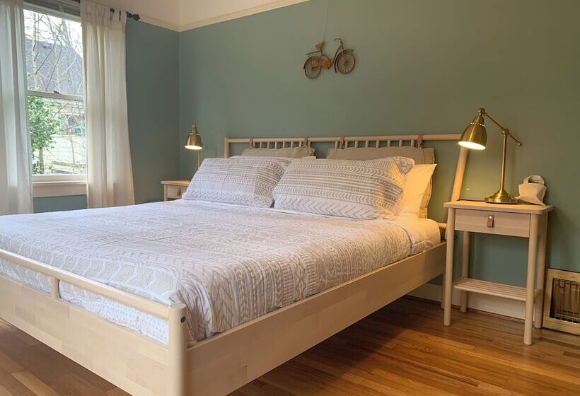 بنسيون 250 N Adams St