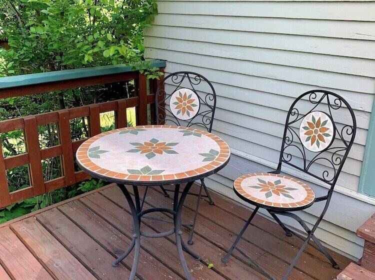 بنسيون 250 N Adams St