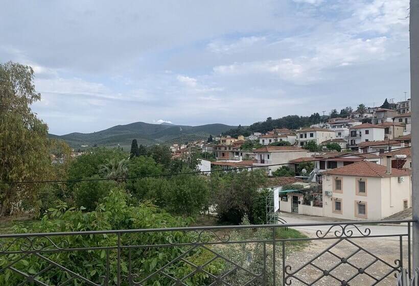 פנסיון Effie S Maisonette With Detached Studio