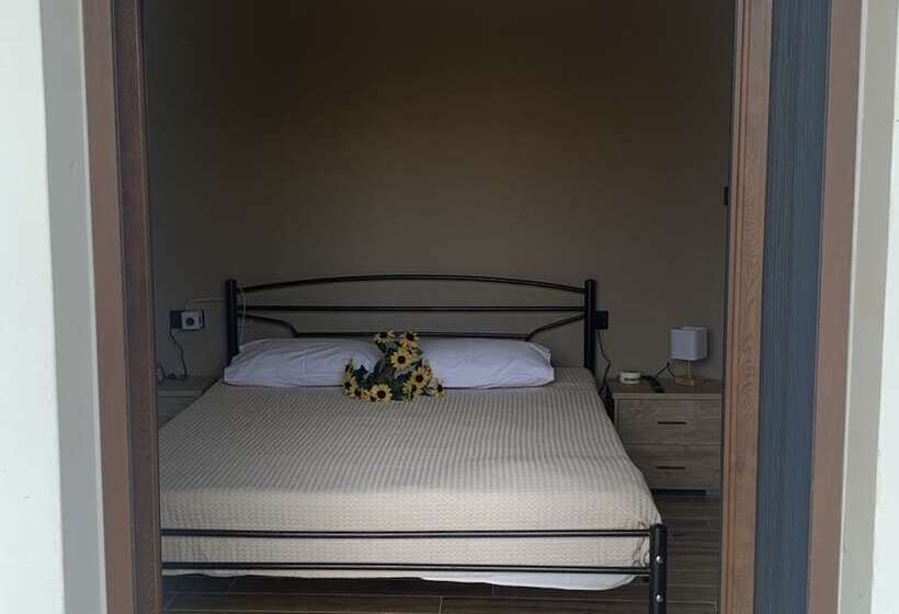 פנסיון Effie S Maisonette With Detached Studio