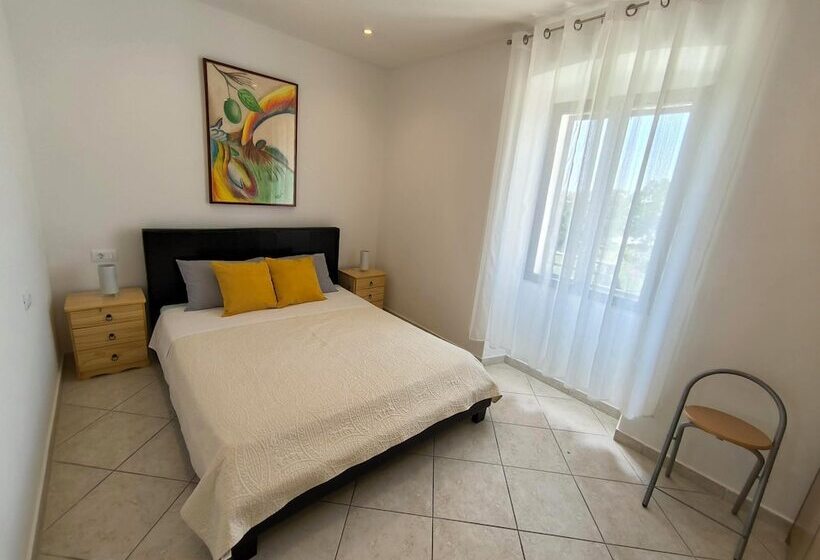 پانسیون Rooms And Apartment Matika
