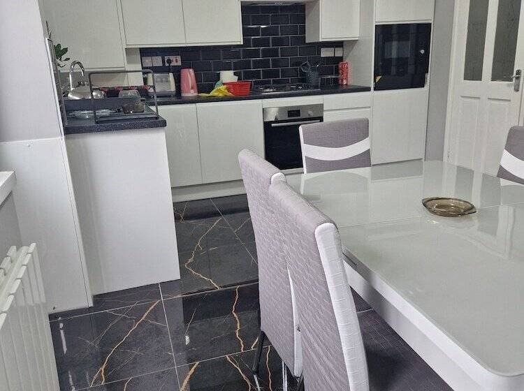 اقامتگاه Birmingham Blissful House