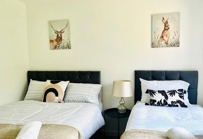 اقامتگاه Honeybee Haven Retreat 3 Bed House
