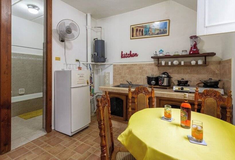 پانسیون Hostal Virtudes 216