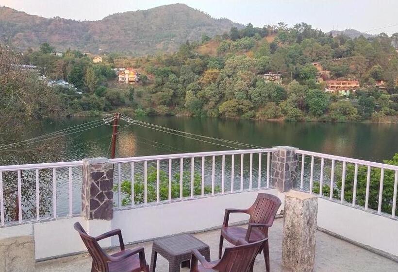 منتجع Sarovar Inn