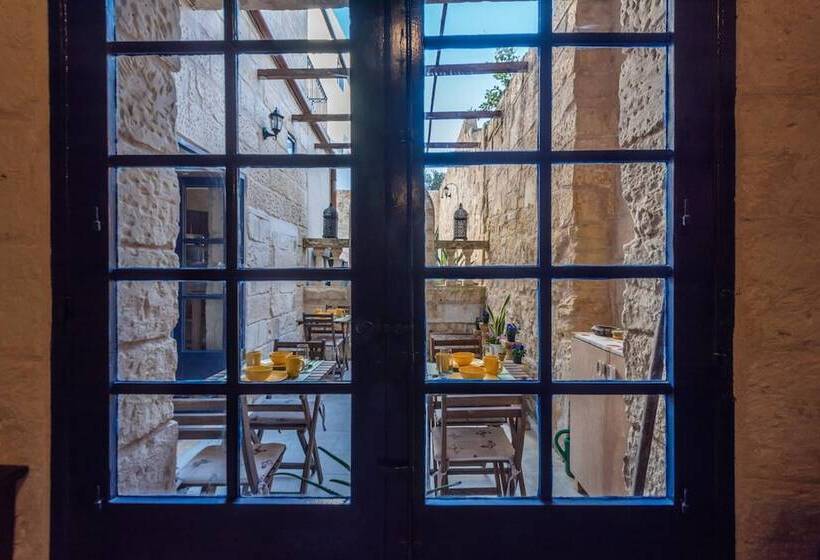 تختخواب و صبحانه The Stone House