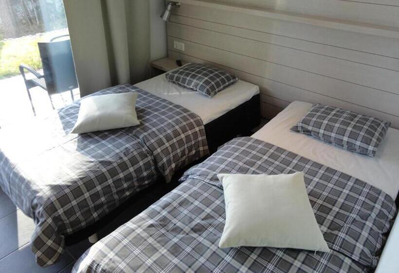 민박 Varjola Holiday Center