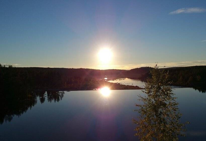 ベッドアンドブレックファースト Wanha Autti Camping Rovaniemi