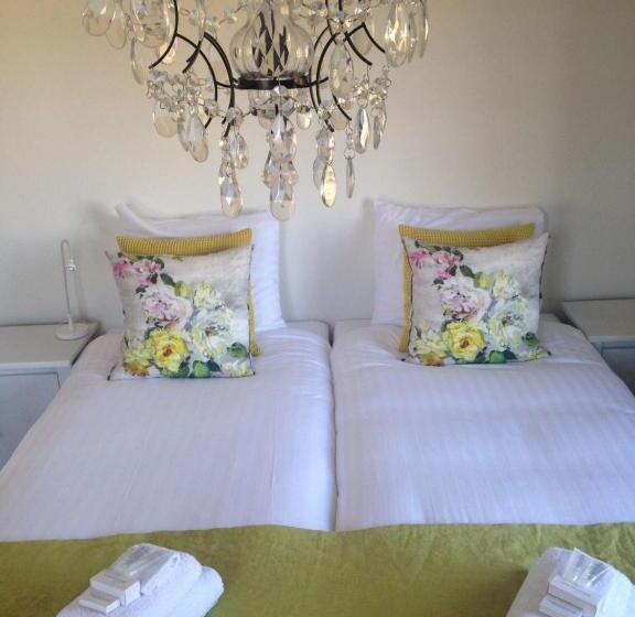 تختخواب و صبحانه The Riverside Logies & Restaurant